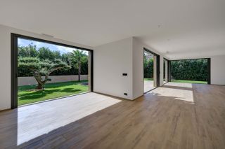 house 7 Rooms for sale on SANARY SUR MER (83110)