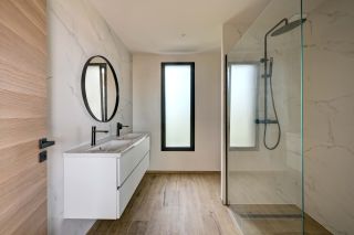 house 7 Rooms for sale on SANARY SUR MER (83110)