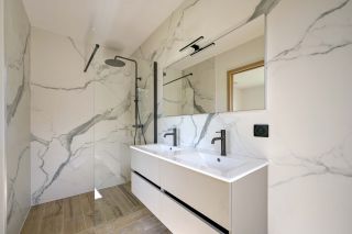 house 7 Rooms for sale on SANARY SUR MER (83110)