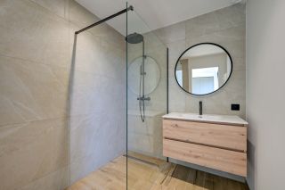 house 7 Rooms for sale on SANARY SUR MER (83110)