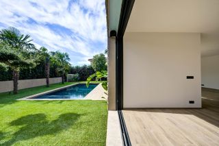 house 7 Rooms for sale on SANARY SUR MER (83110)