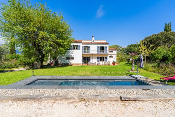 Sale House Le Pradet 6 Rooms 230 m²