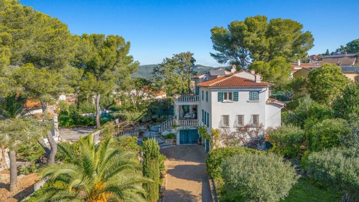 Sale House Six-Fours-les-Plages 6 Rooms 195 m²