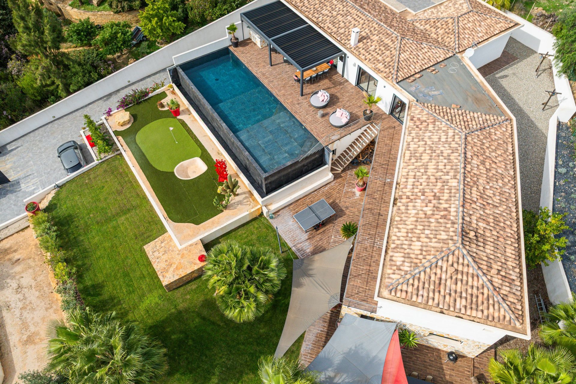 house 13 Rooms for sale on LA CADIERE D AZUR (83740)