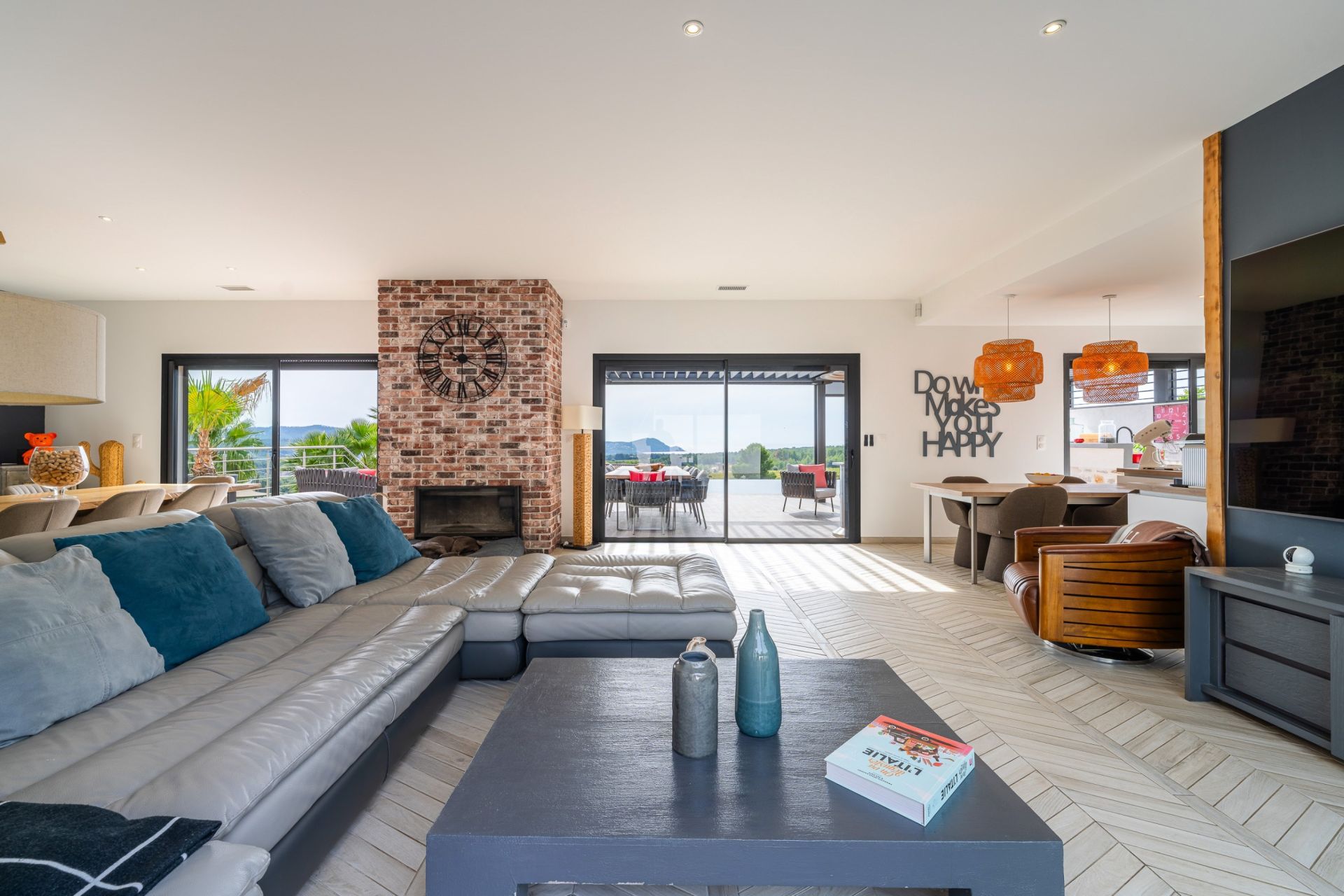 house 13 Rooms for sale on LA CADIERE D AZUR (83740)