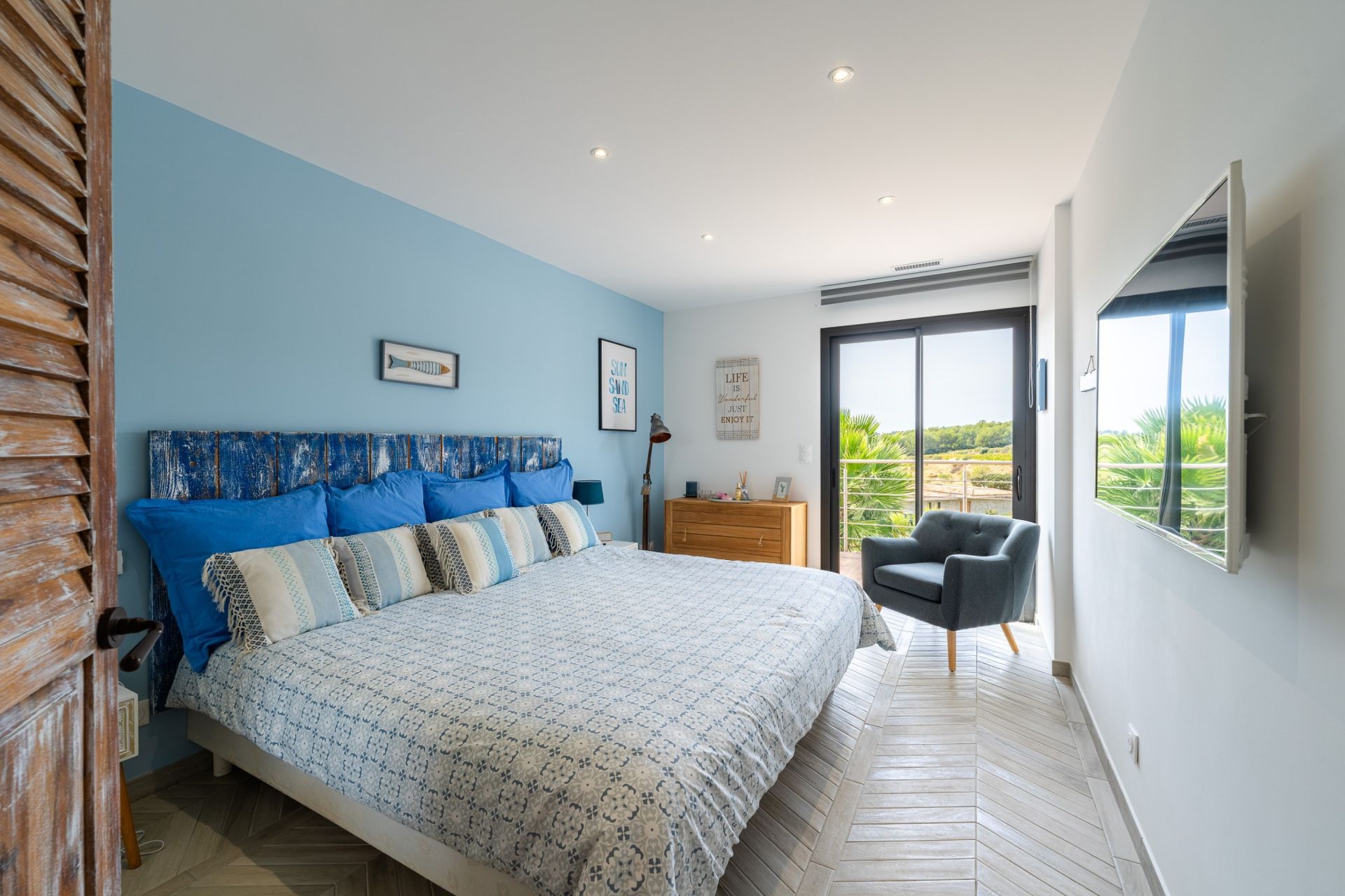 house 13 Rooms for sale on LA CADIERE D AZUR (83740)