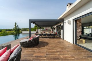 house 13 Rooms for sale on LA CADIERE D AZUR (83740)