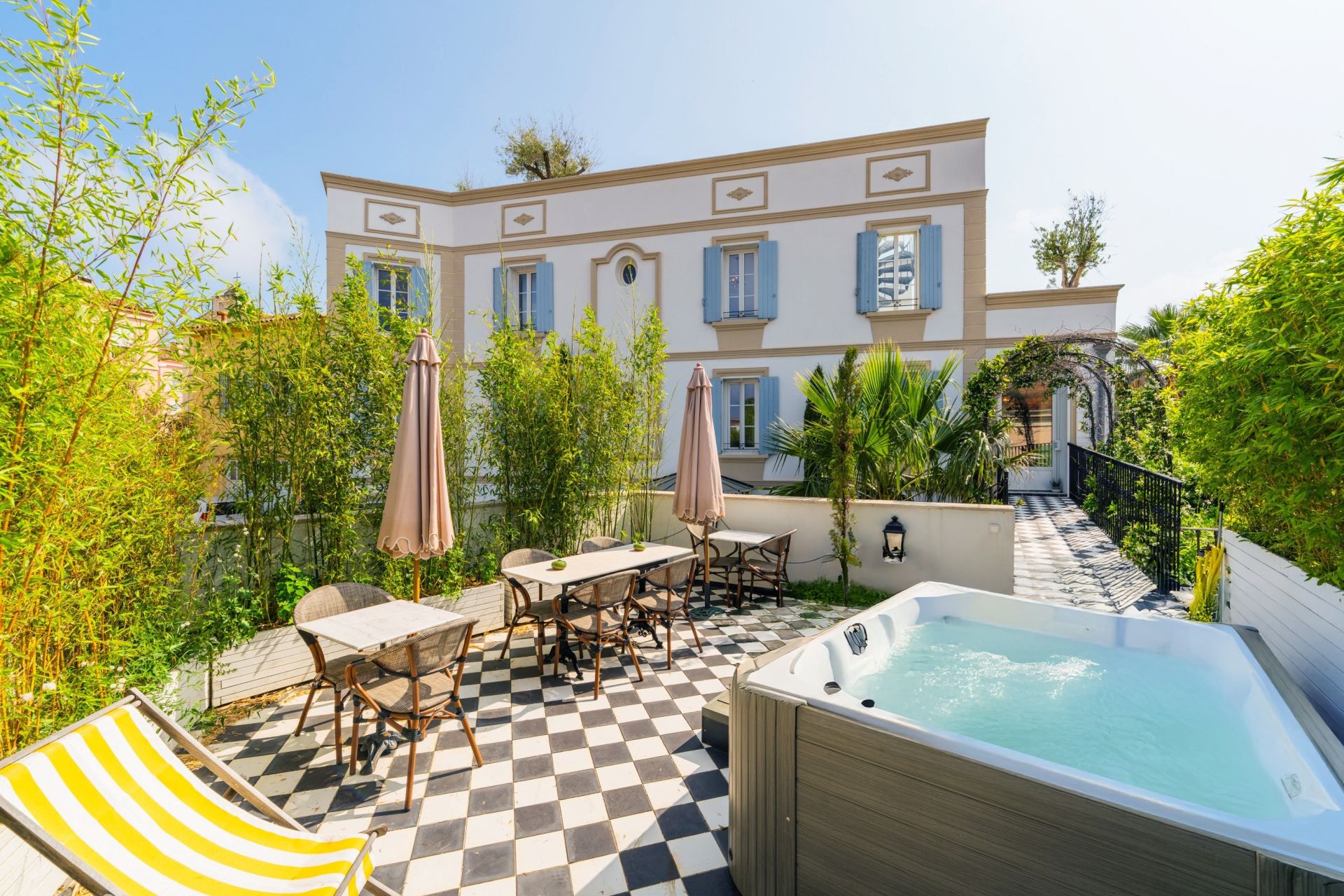 maison de maître 15 Pièces en vente sur LE BRUSC (83140)