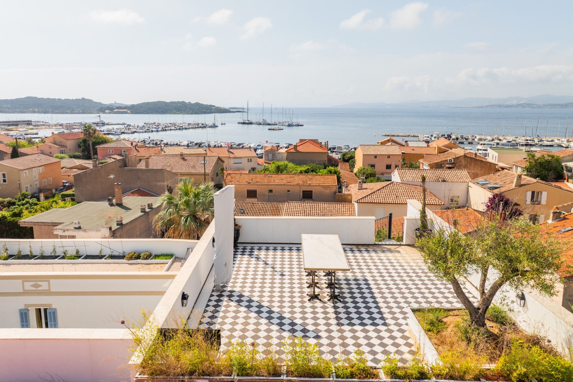 maison de maître 15 Pièces en vente sur LE BRUSC (83140)
