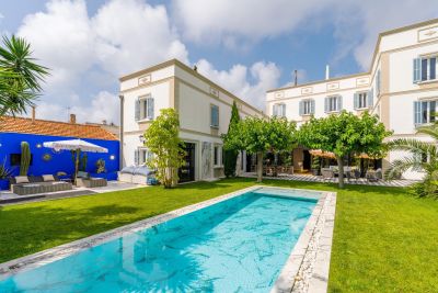 Sale House Le Brusc 15 Rooms 650 m²