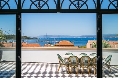 Vente Maison Le Brusc 15 Pièces 650 m²