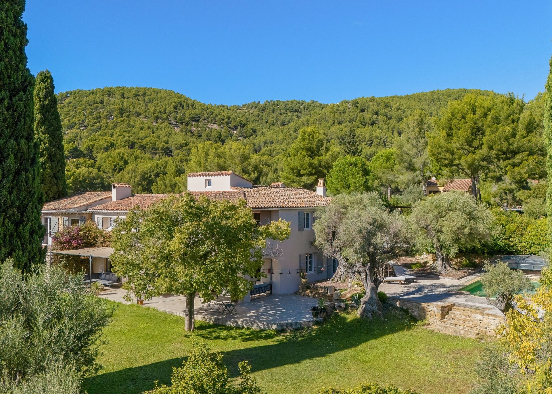 house 8 Rooms for sale on SANARY SUR MER (83110)