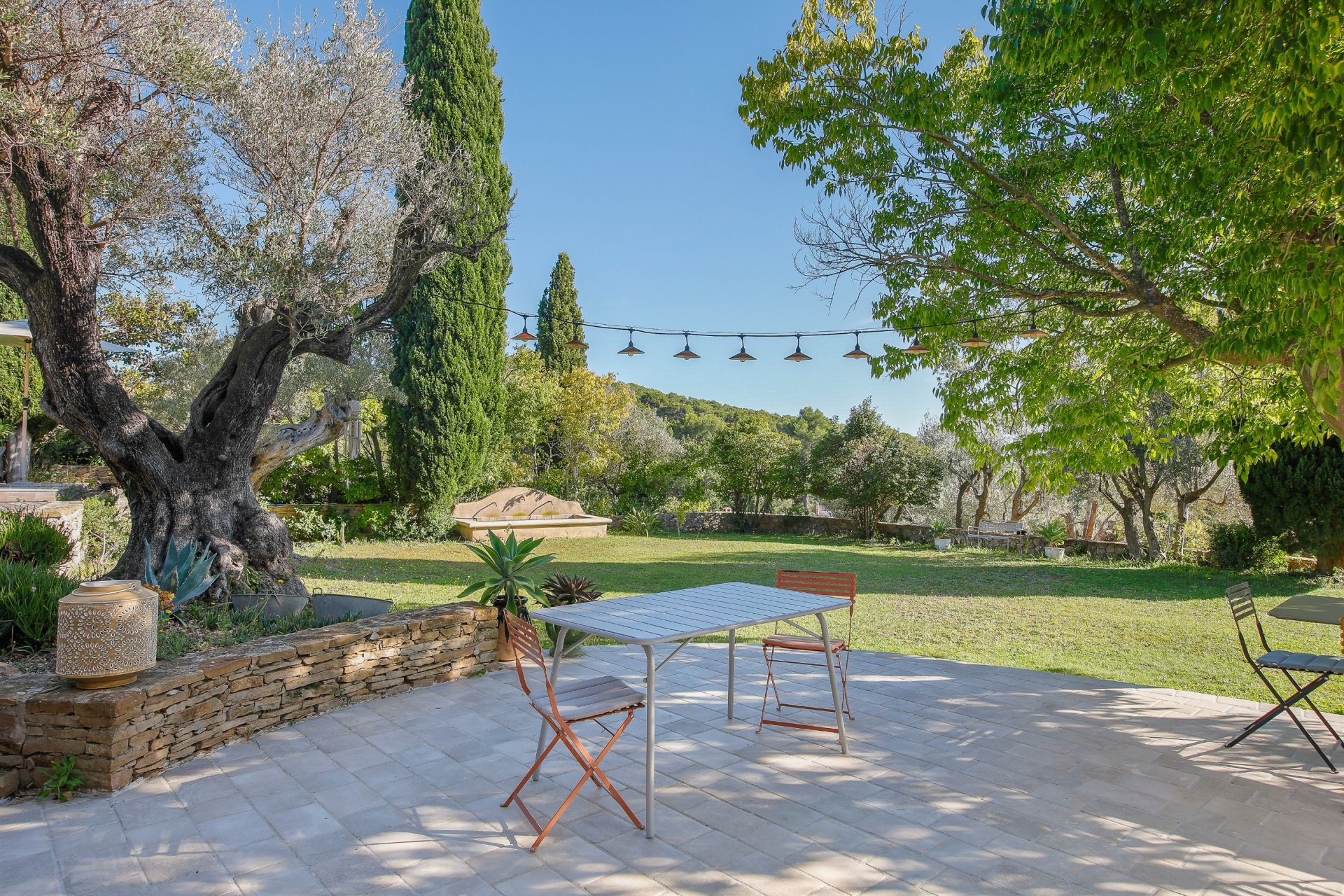 house 8 Rooms for sale on SANARY SUR MER (83110)