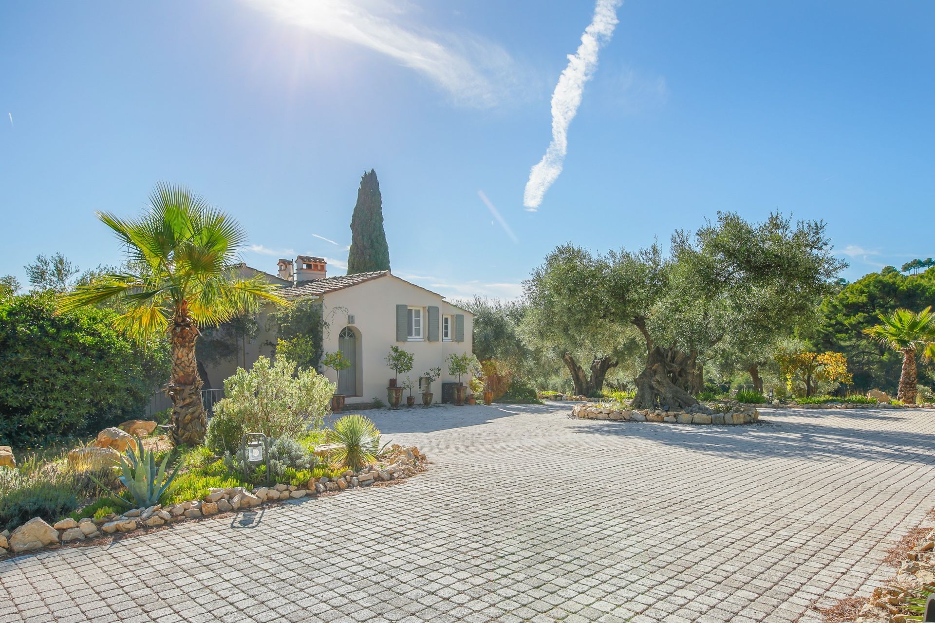 house 8 Rooms for sale on SANARY SUR MER (83110)