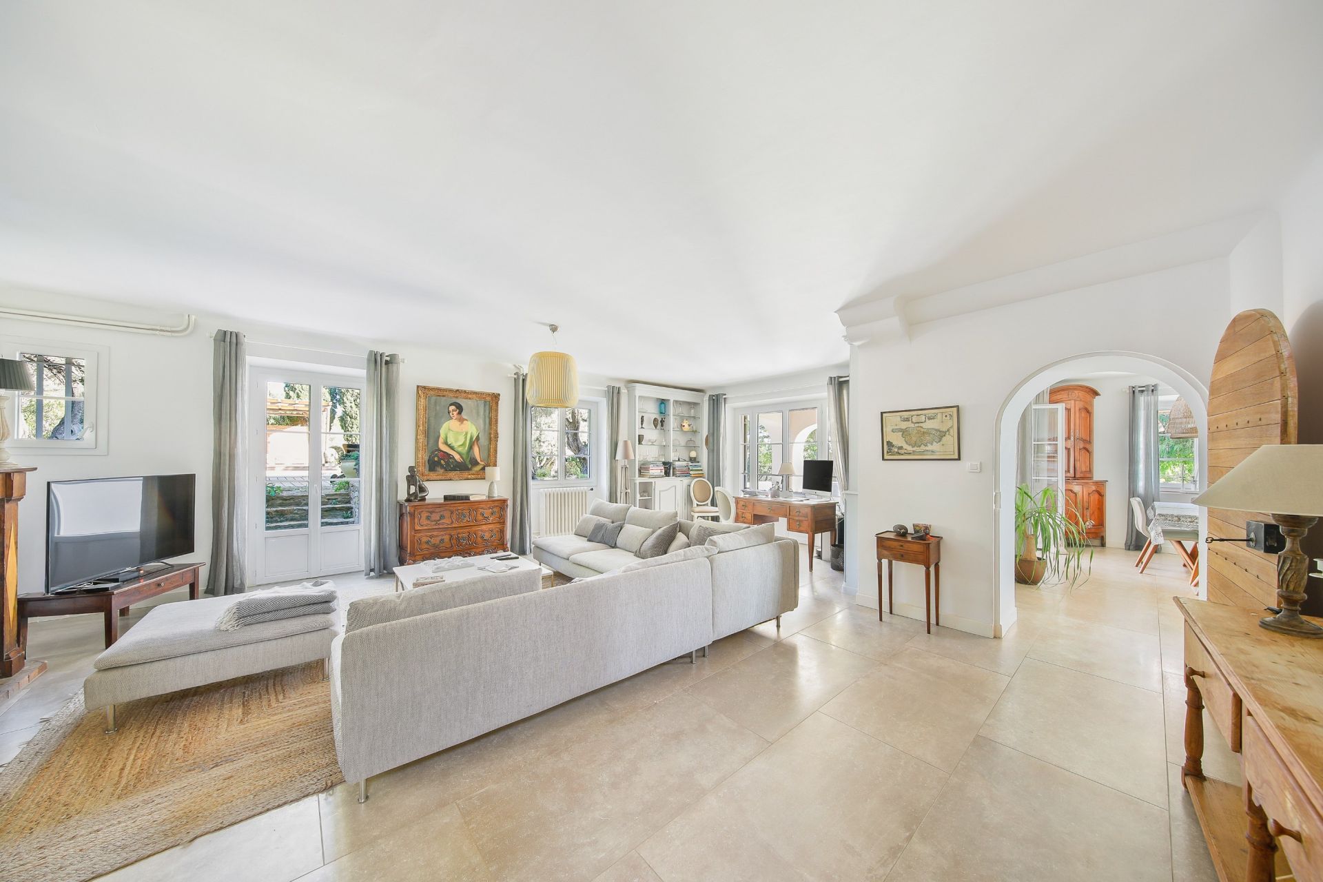 house 8 Rooms for sale on SANARY SUR MER (83110)