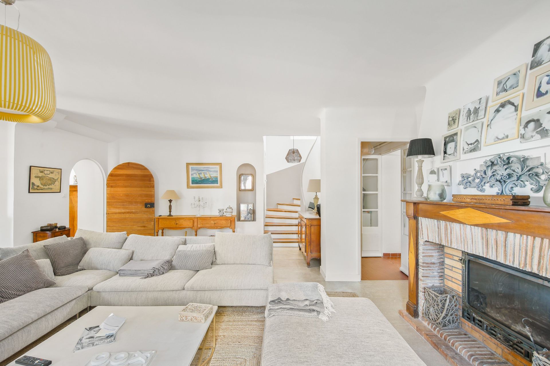 house 8 Rooms for sale on SANARY SUR MER (83110)