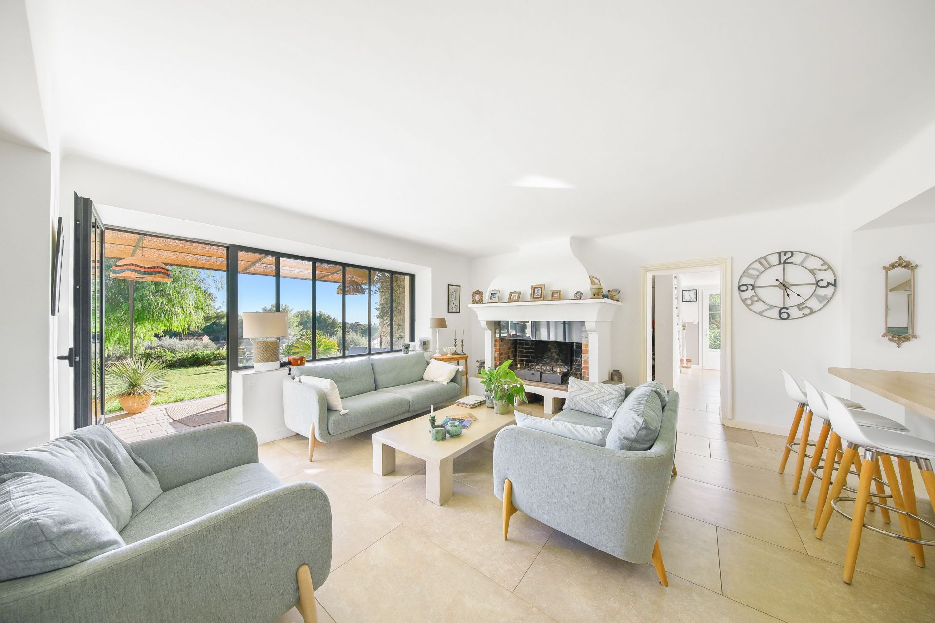 house 8 Rooms for sale on SANARY SUR MER (83110)