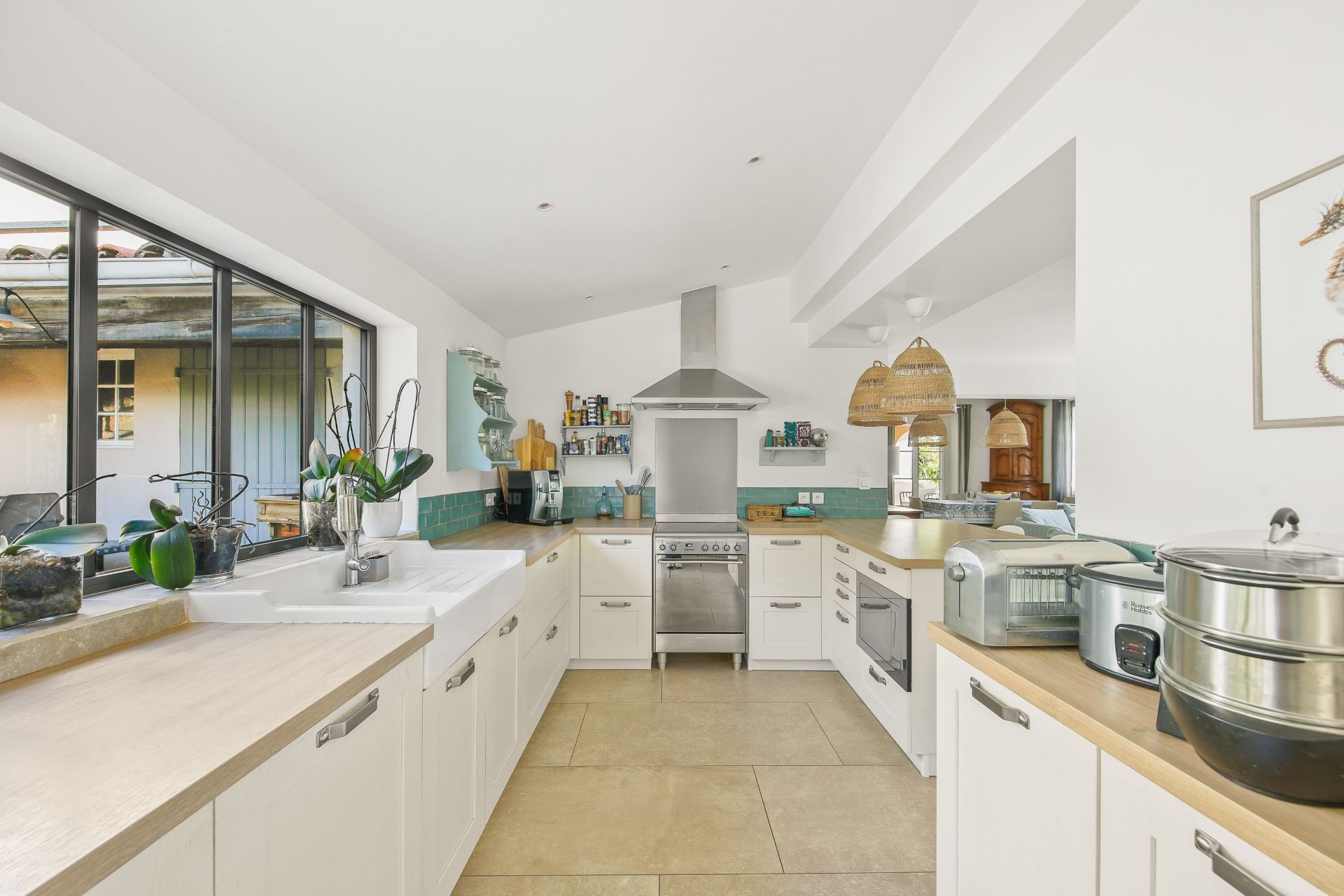 house 8 Rooms for sale on SANARY SUR MER (83110)