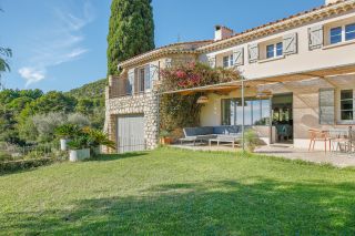 house 8 Rooms for sale on SANARY SUR MER (83110)