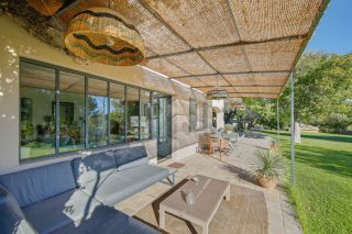 house 8 Rooms for sale on SANARY SUR MER (83110)