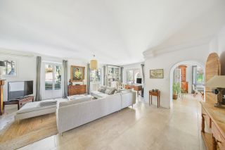 house 8 Rooms for sale on SANARY SUR MER (83110)