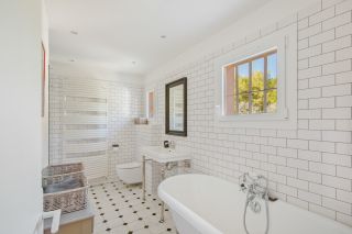 house 8 Rooms for sale on SANARY SUR MER (83110)