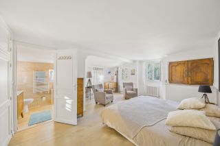 house 8 Rooms for sale on SANARY SUR MER (83110)