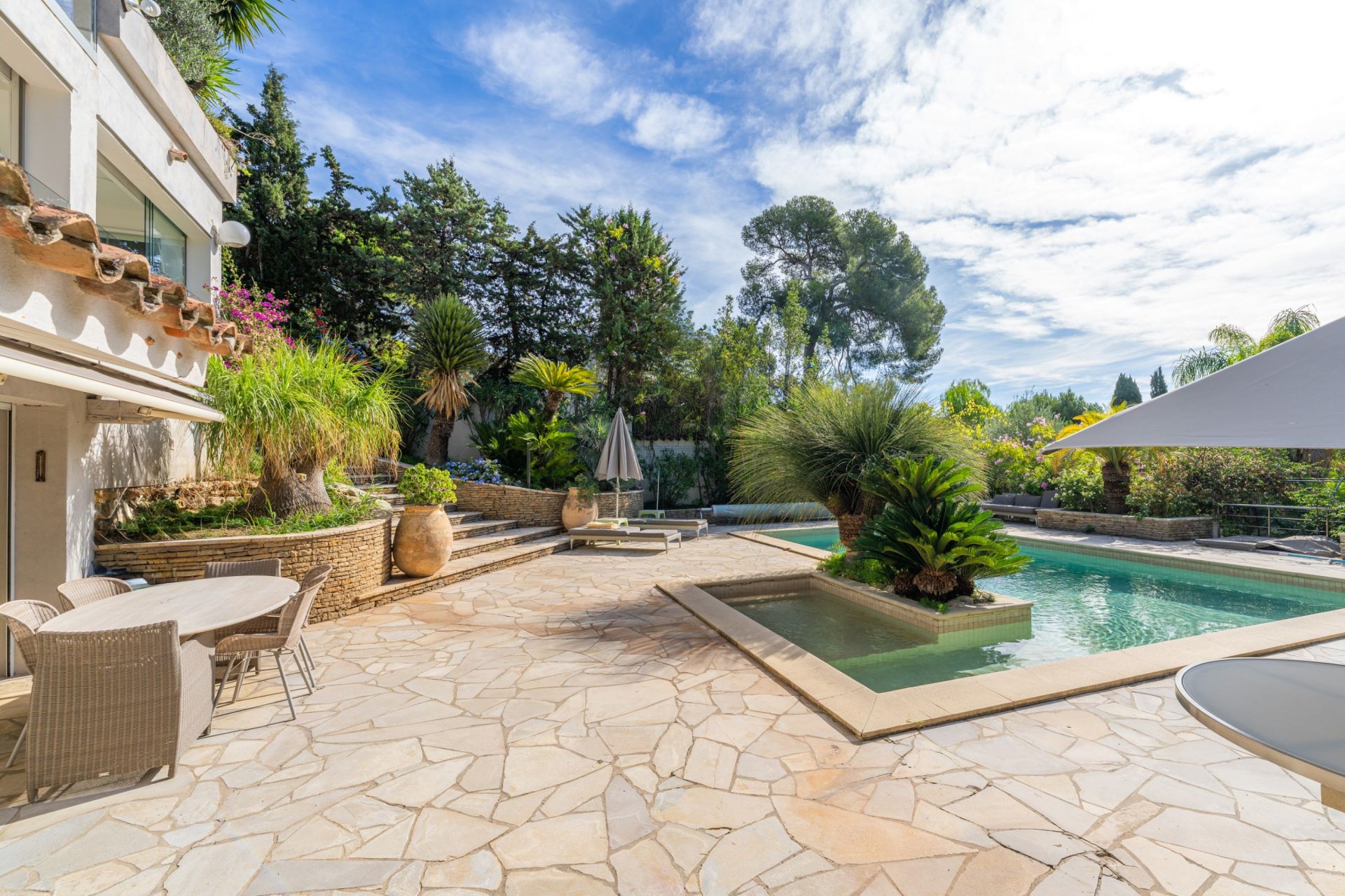 house 8 Rooms for sale on SANARY SUR MER (83110)