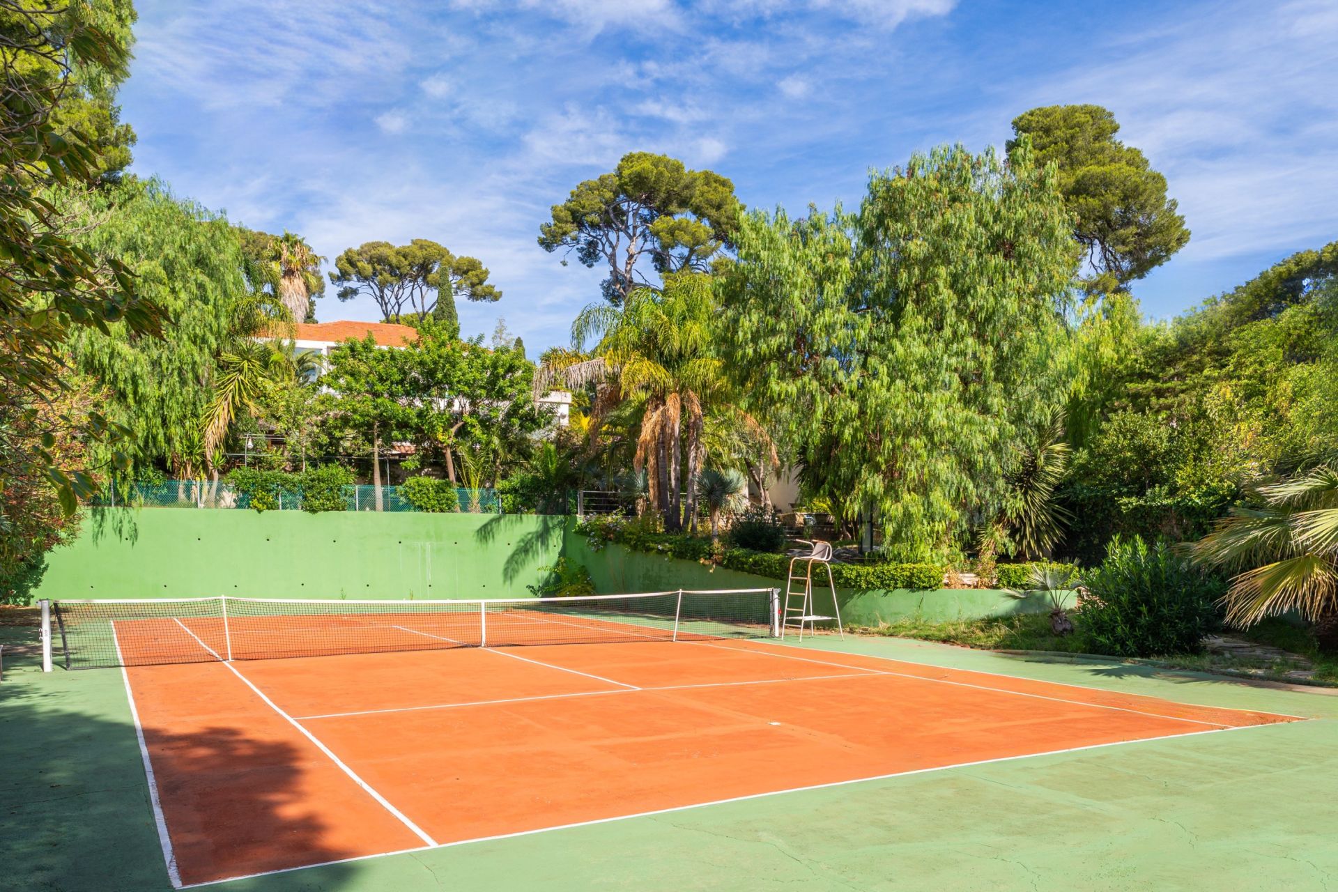 house 8 Rooms for sale on SANARY SUR MER (83110)