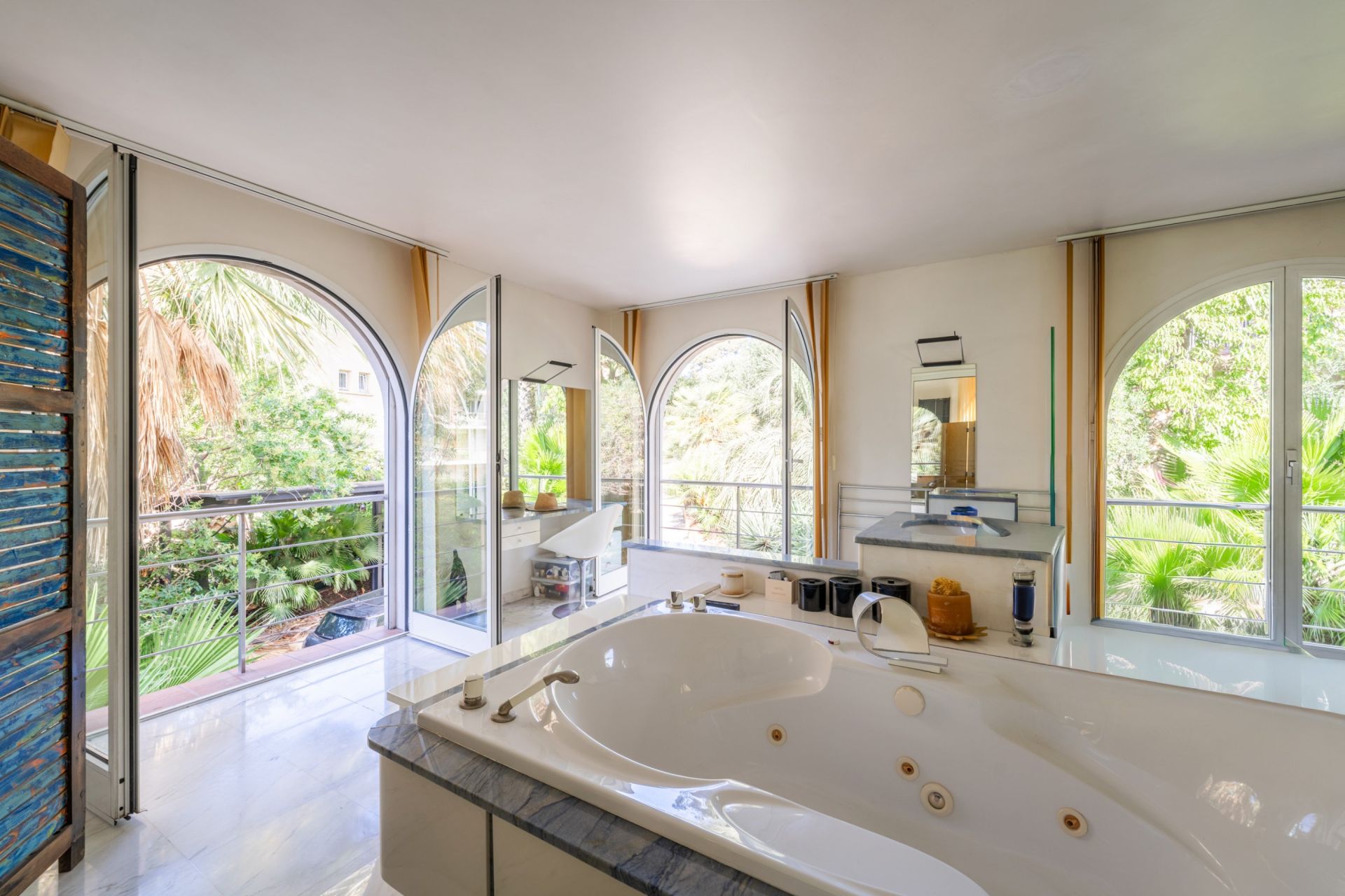 house 8 Rooms for sale on SANARY SUR MER (83110)