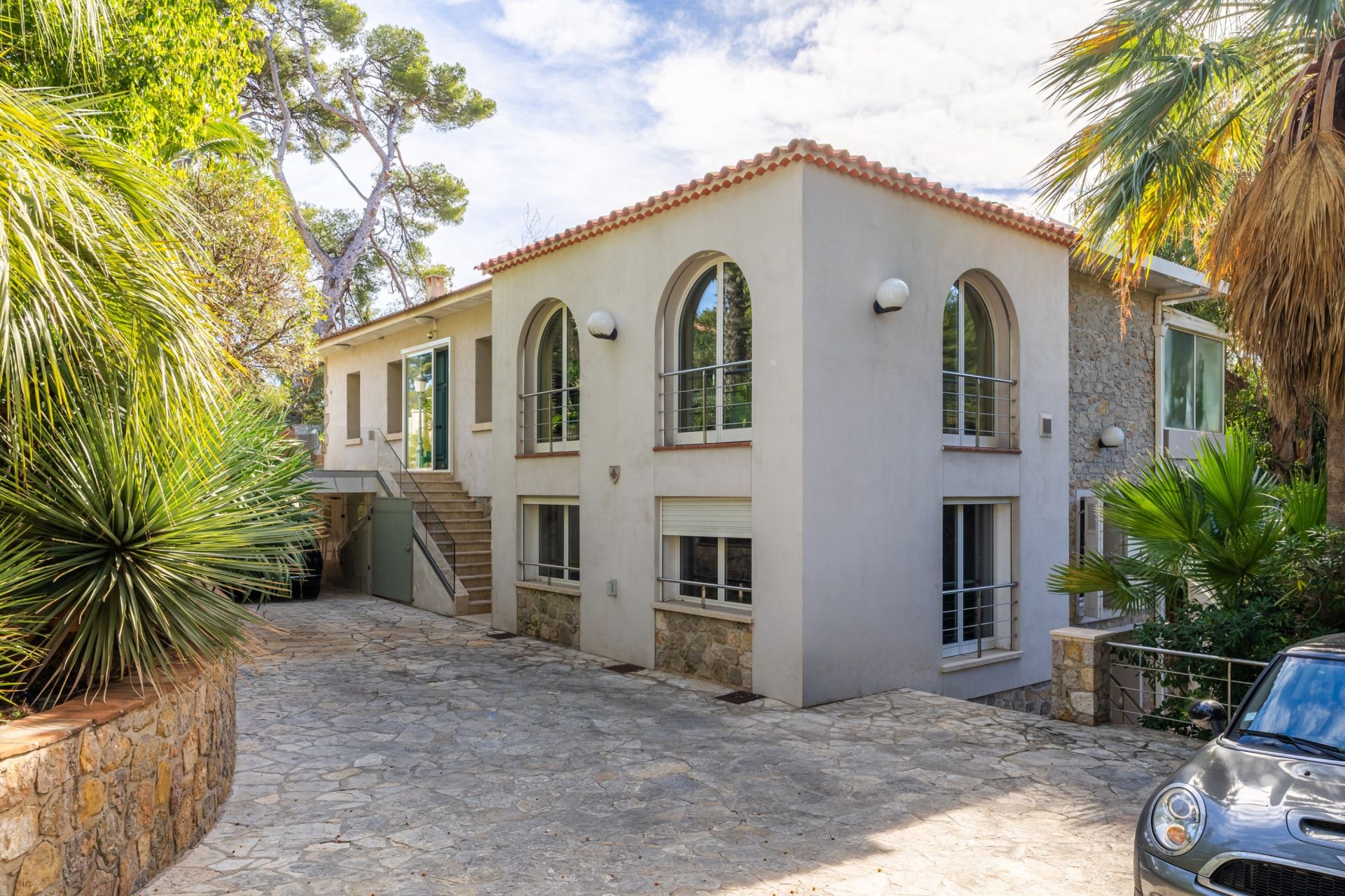 house 8 Rooms for sale on SANARY SUR MER (83110)