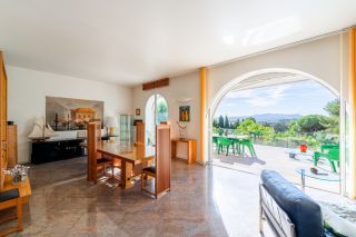 house 8 Rooms for sale on SANARY SUR MER (83110)