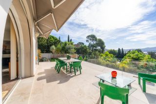 house 8 Rooms for sale on SANARY SUR MER (83110)