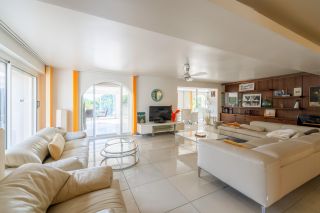 house 8 Rooms for sale on SANARY SUR MER (83110)