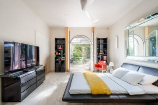 house 8 Rooms for sale on SANARY SUR MER (83110)