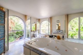 house 8 Rooms for sale on SANARY SUR MER (83110)