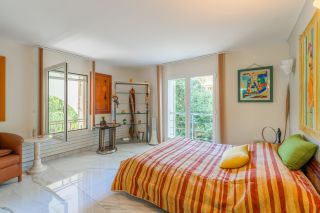 house 8 Rooms for sale on SANARY SUR MER (83110)