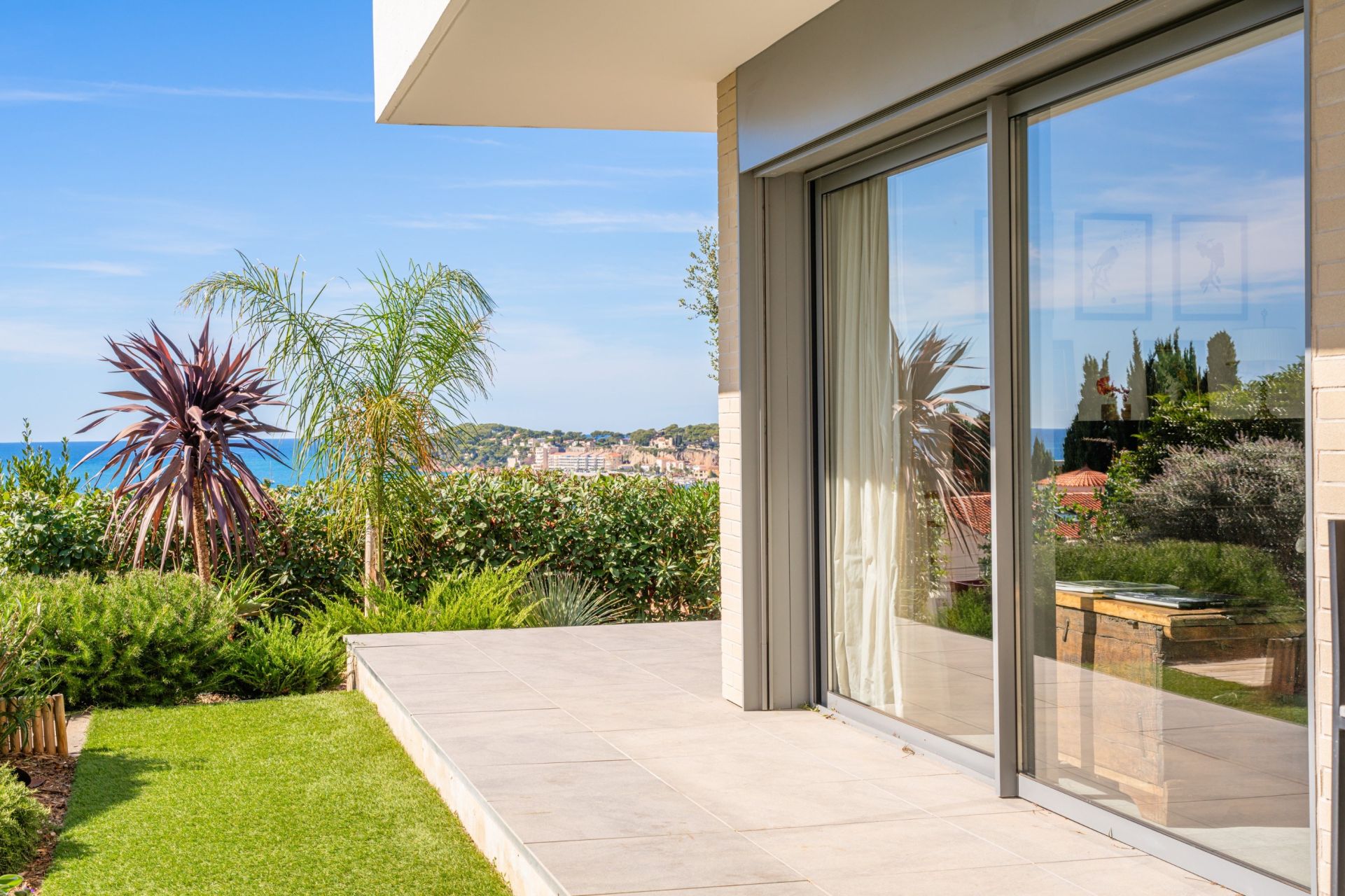apartment 4 Rooms for sale on SIX FOURS LES PLAGES (83140)