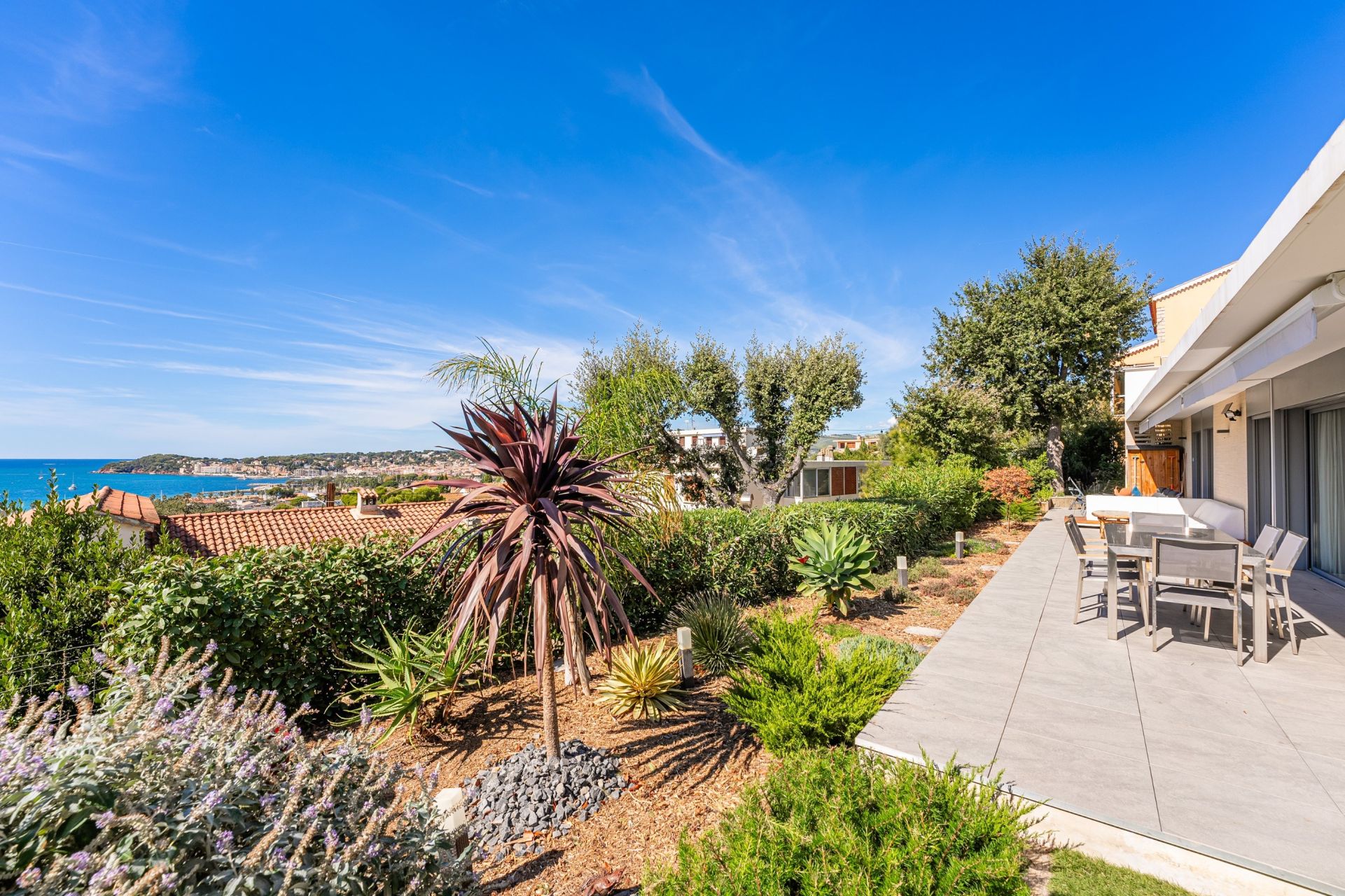 apartment 4 Rooms for sale on SIX FOURS LES PLAGES (83140)