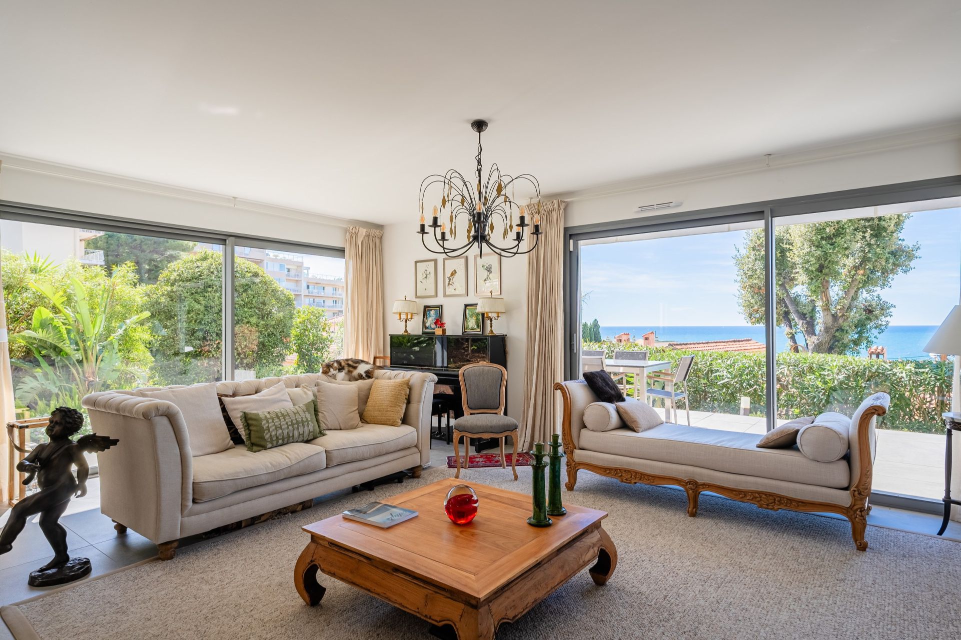 apartment 4 Rooms for sale on SIX FOURS LES PLAGES (83140)