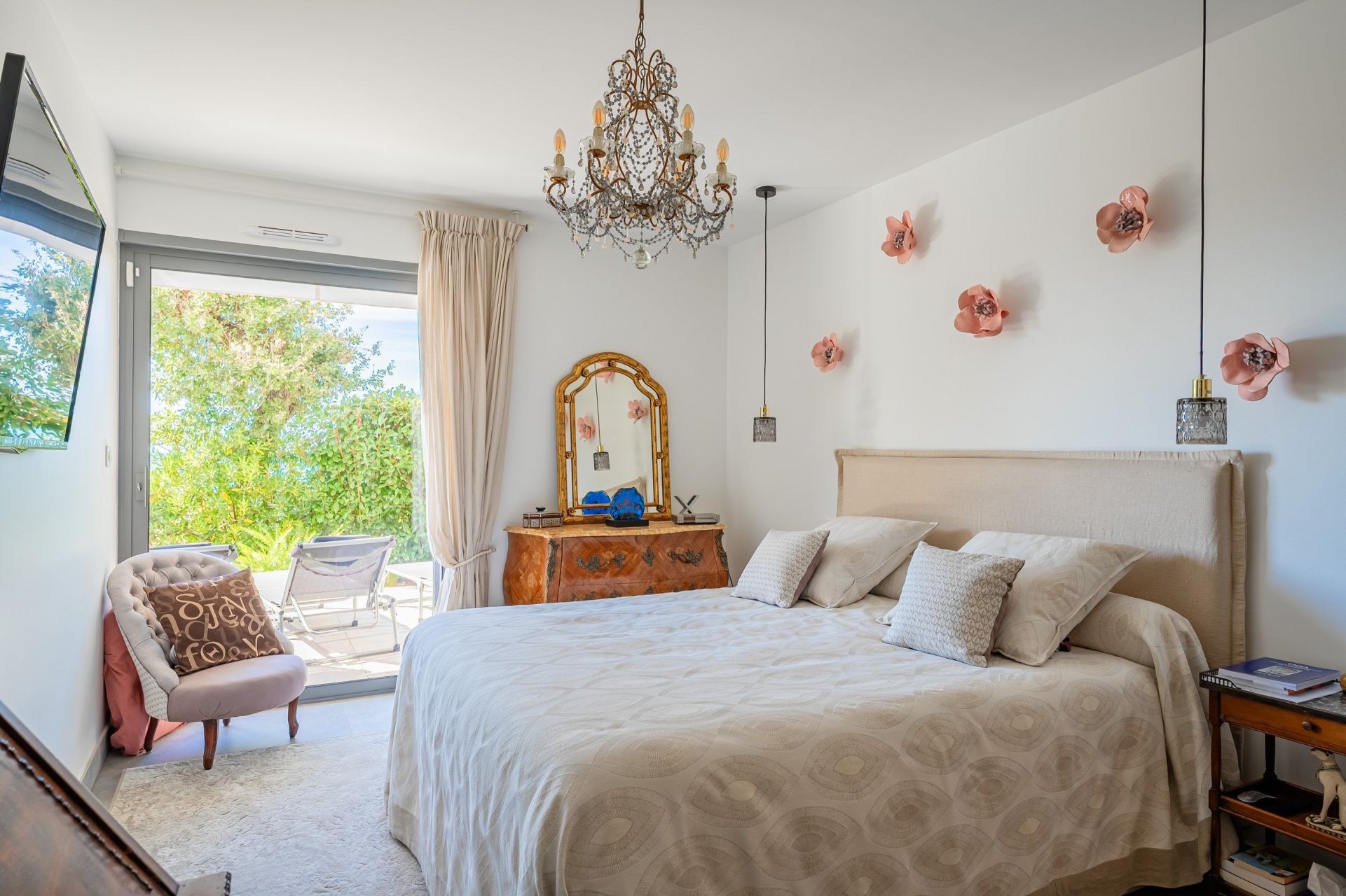 apartment 4 Rooms for sale on SIX FOURS LES PLAGES (83140)