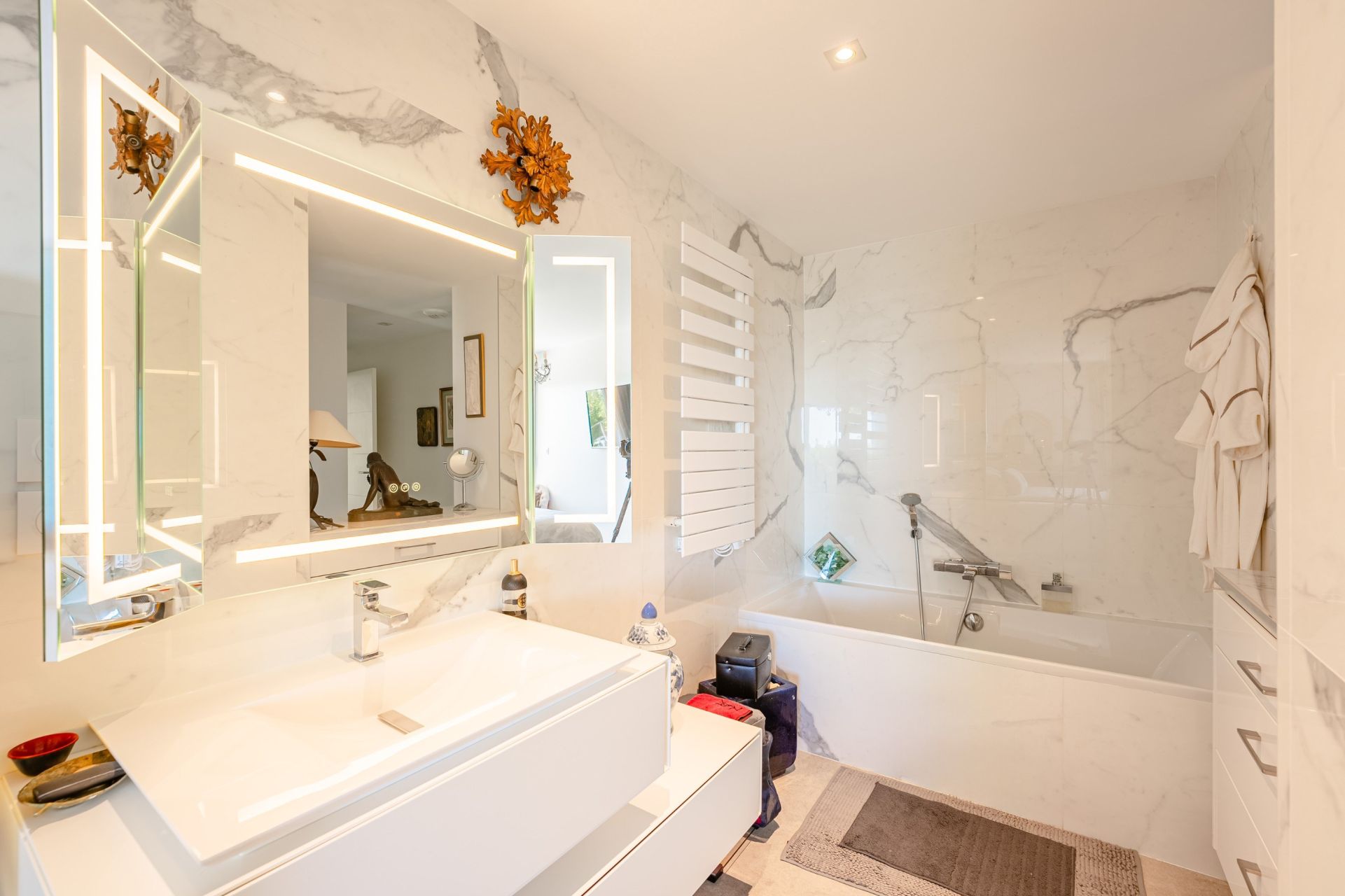 apartment 4 Rooms for sale on SIX FOURS LES PLAGES (83140)