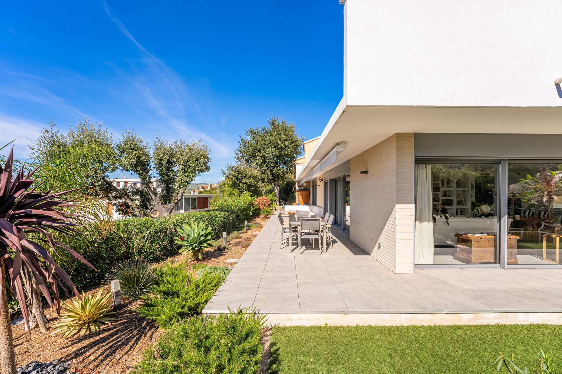 apartment 4 Rooms for sale on SIX FOURS LES PLAGES (83140)