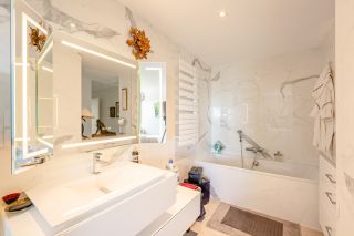 apartment 4 Rooms for sale on SIX FOURS LES PLAGES (83140)