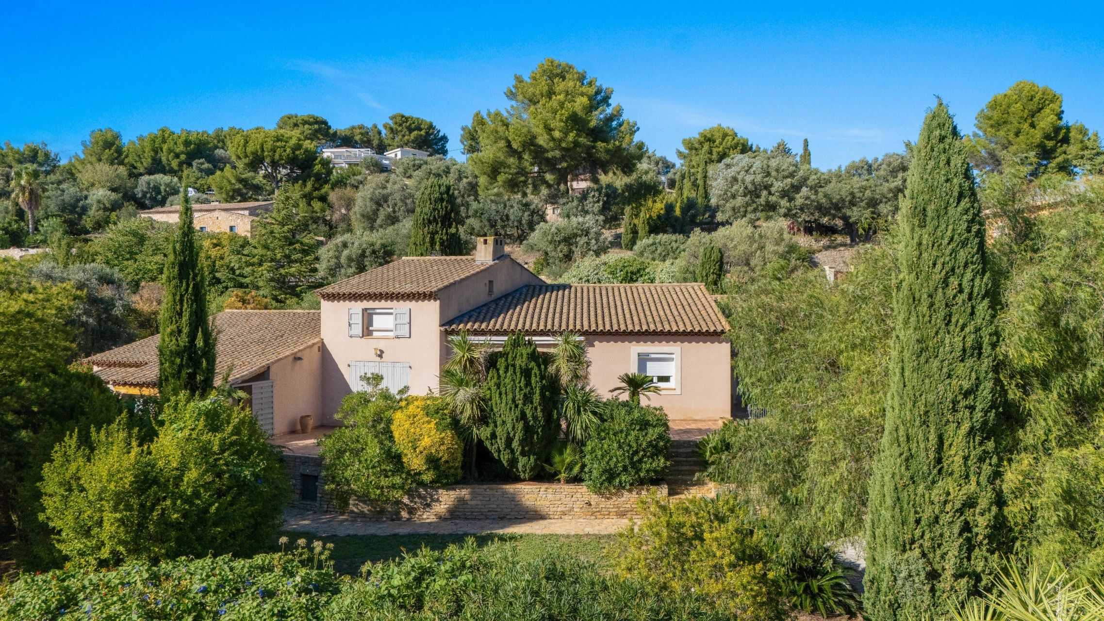 house 7 Rooms for sale on OLLIOULES (83190)