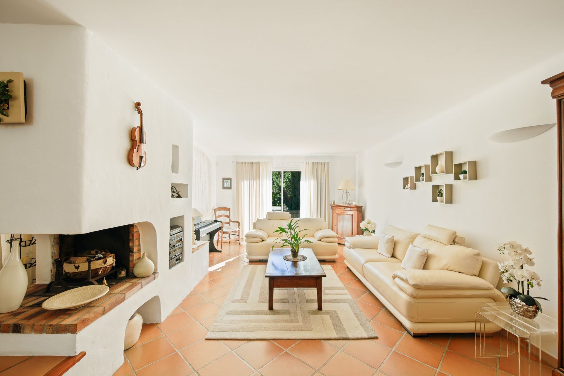 house 7 Rooms for sale on OLLIOULES (83190)