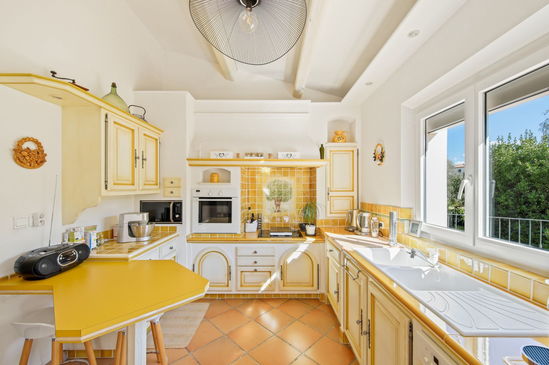 house 7 Rooms for sale on OLLIOULES (83190)