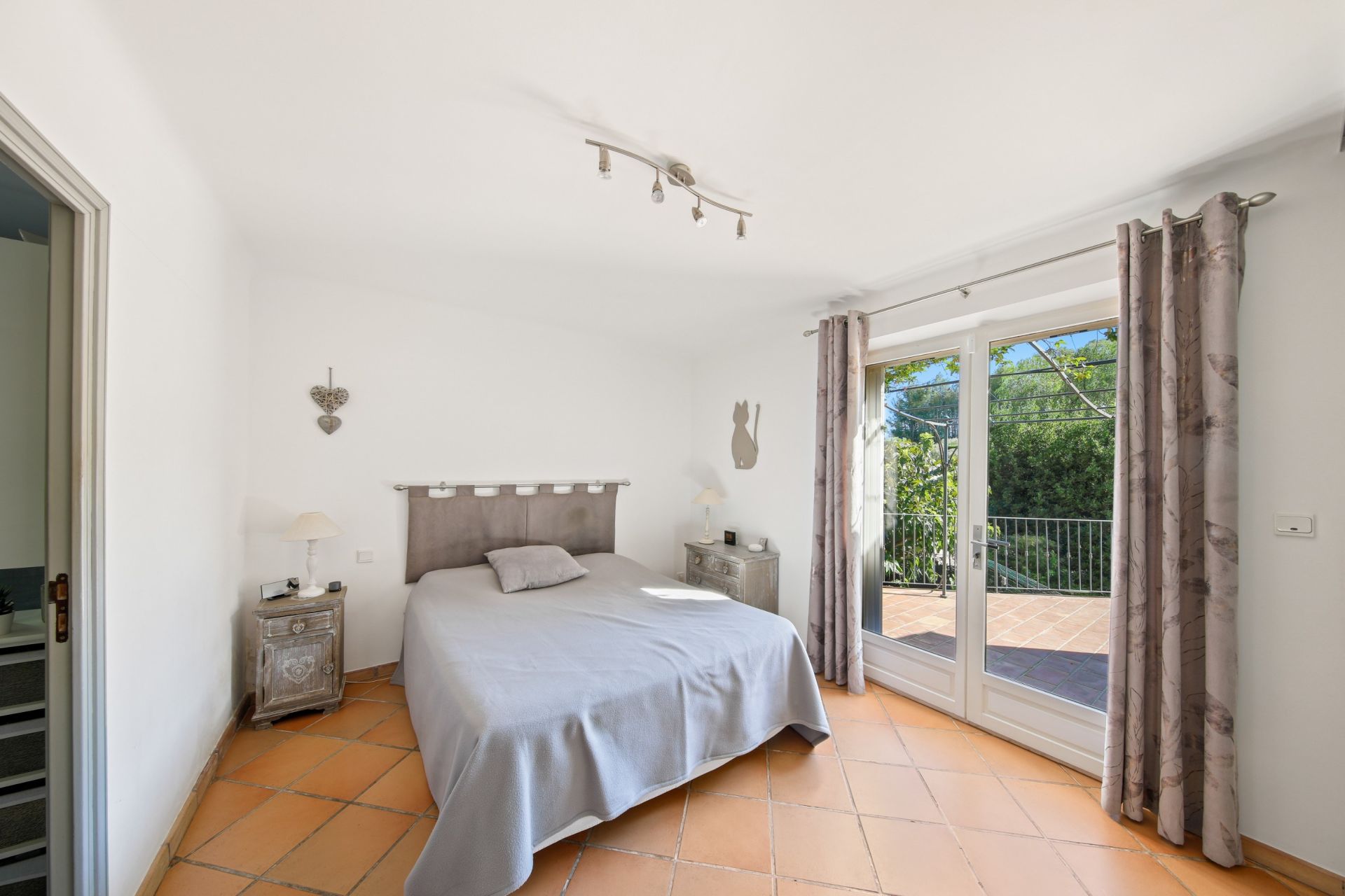 house 7 Rooms for sale on OLLIOULES (83190)