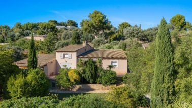 house 7 Rooms for sale on OLLIOULES (83190)