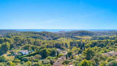 house 7 Rooms for sale on OLLIOULES (83190)